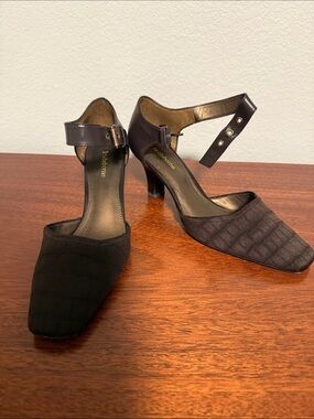 Liz Claiborne Black Ankle-Strap Mid Heels
